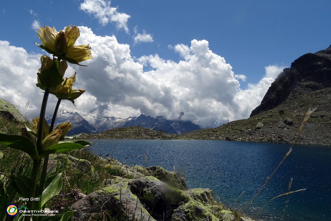 30 E siamo al Lej de la Tscheppa (2617 m) colorato d'azzurro intenso.JPG -                                